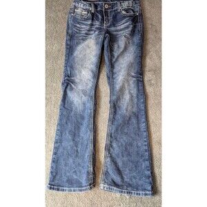 Ariya Jeans Women's 5/6 Short Embroidered Worn Hems Medium Wash Denim Mid Rise